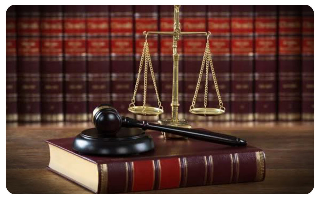 Juízes e servidores da justiça